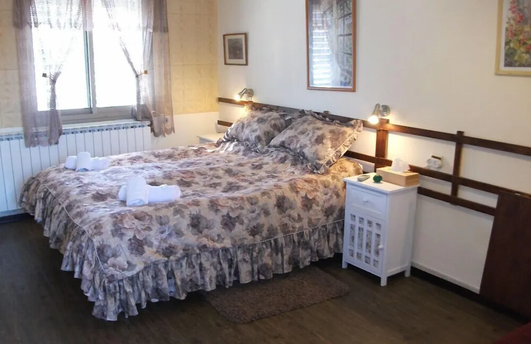 Safed Inn-1